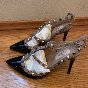 Valentino PATENT ROCKSTUD CAGED PUMP 100MM in size 38.5 EUR, Like new